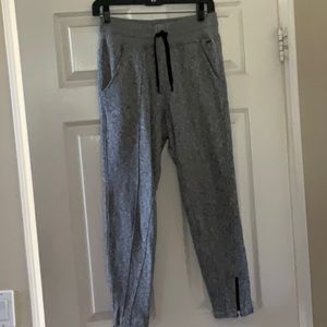 EUC Lorna Jane Cropped Sweatpants SZ XS Gray